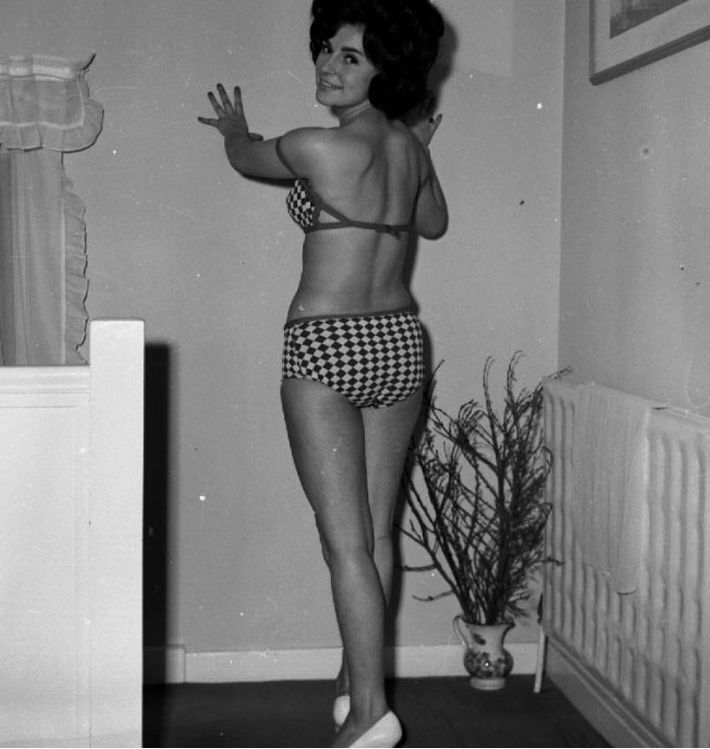 Free porn pics of UK Vintage Stockings Model Ros Stuart 2 of 137 pics
