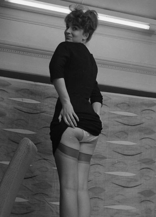 Free porn pics of UK Vintage Stockings Model Susan Douglas 17 of 428 pics