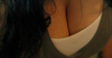 Free porn pics of Cleavage and Tits 3 of 8 pics