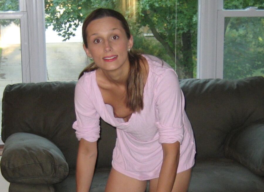 Free porn pics of Anne... hot young mommy in need of spreading.. help the cause 15 of 32 pics