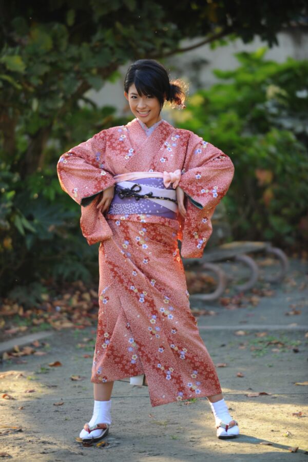 Free porn pics of kimono girl Saki Okuda 4 of 40 pics