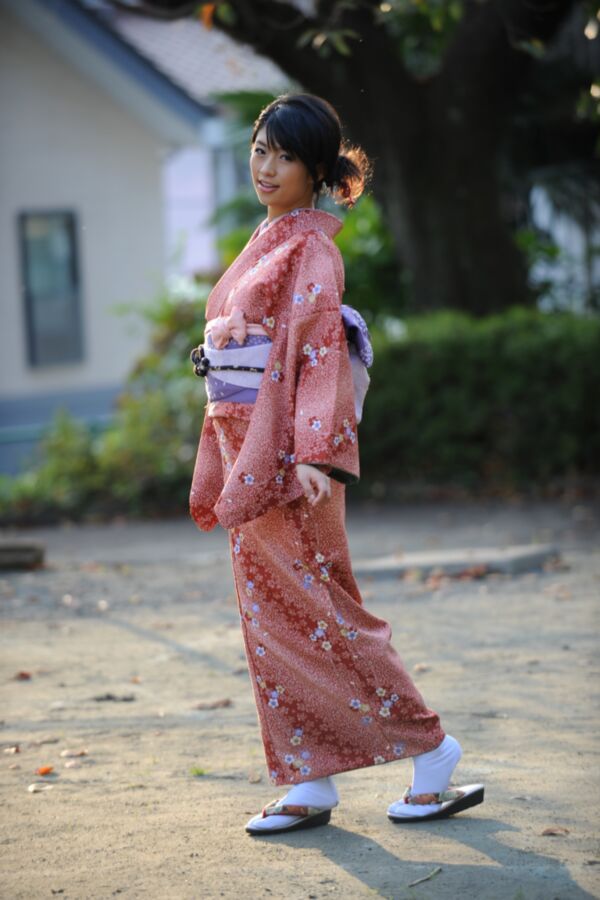 Free porn pics of kimono girl Saki Okuda 5 of 40 pics