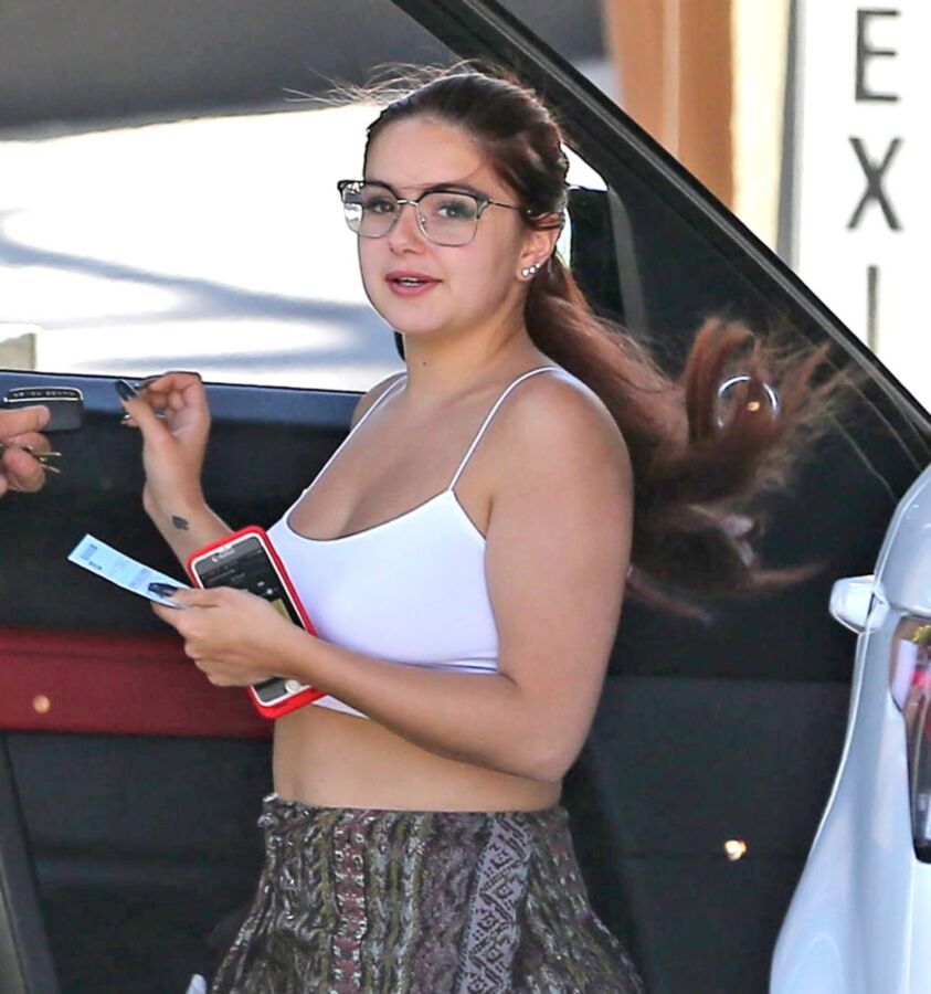 Free porn pics of I like Ariel Winter 4 of 6 pics