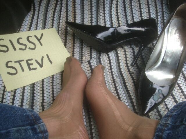 Free porn pics of SISSY STEVI LOVES PANTYHOSE AND SHINY HEELS 20 of 22 pics