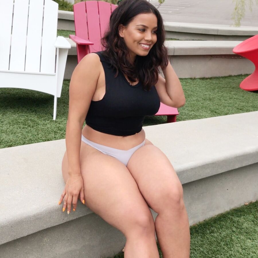 Free porn pics of Stephanie - Damn those Thighs! 3 of 7 pics