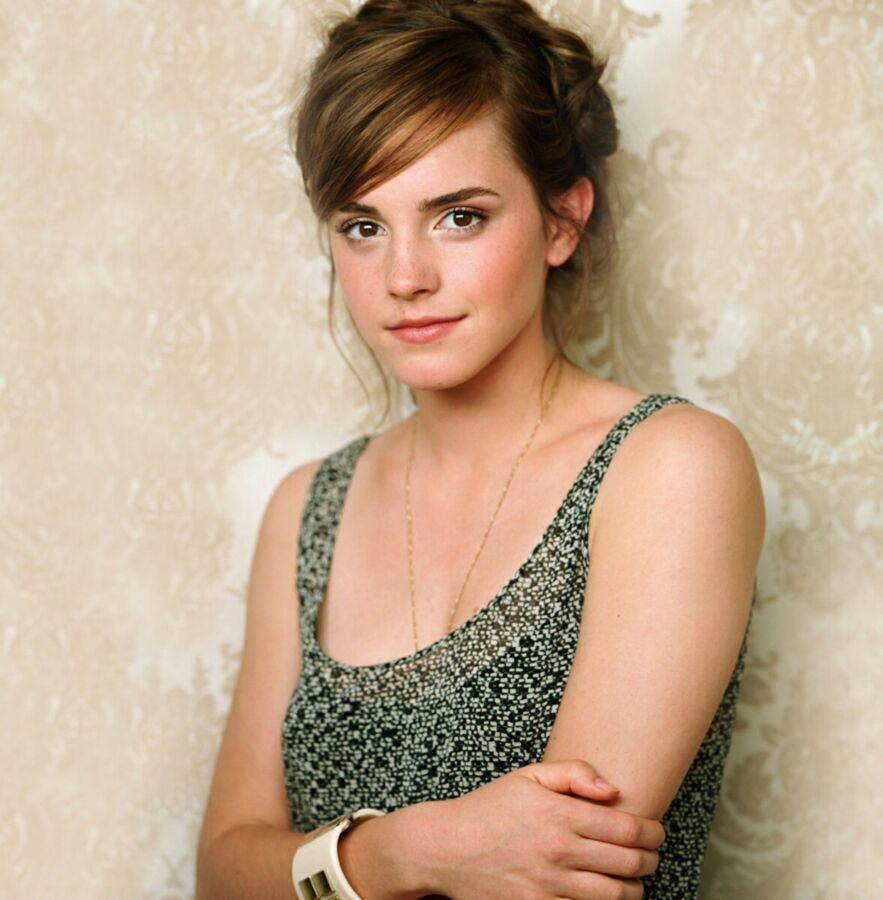 Free porn pics of Emma Watson pretty teen angel 7 of 11 pics