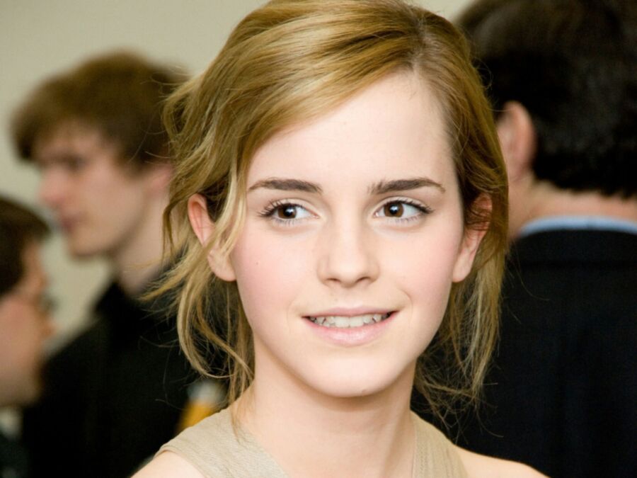 Free porn pics of Emma Watson pretty teen angel 8 of 11 pics