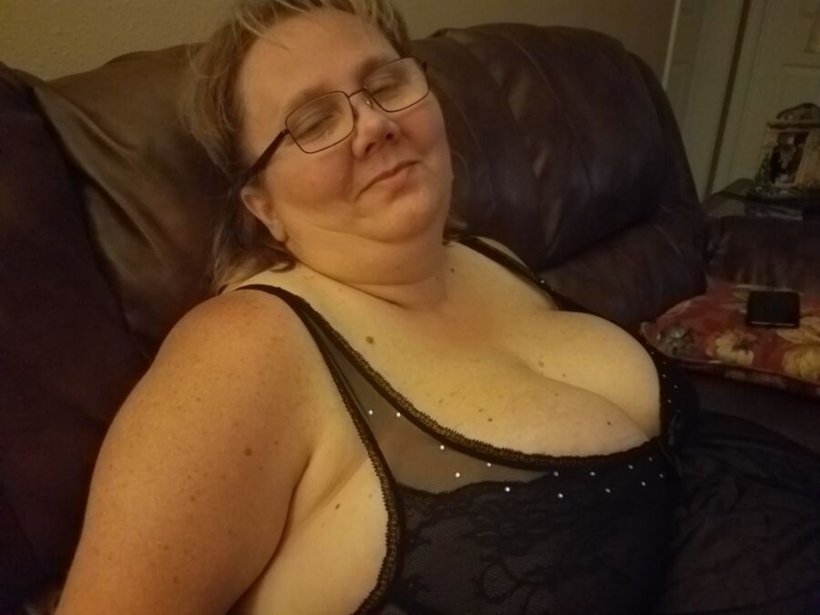 Free porn pics of BBW Busty Wench new! 3 of 20 pics