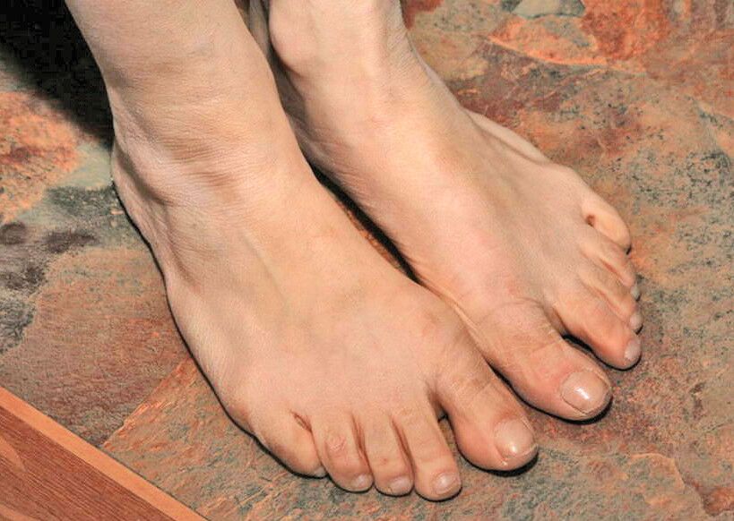 Free porn pics of Mature feet 24 of 25 pics