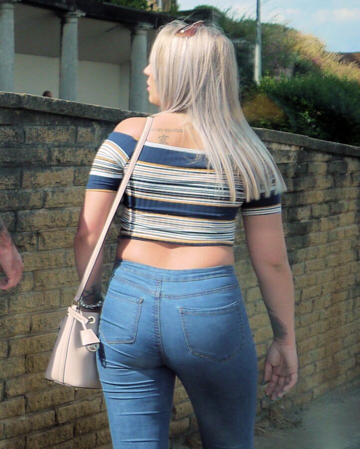 Free porn pics of Tight jeans and a curvy ass 21 of 22 pics