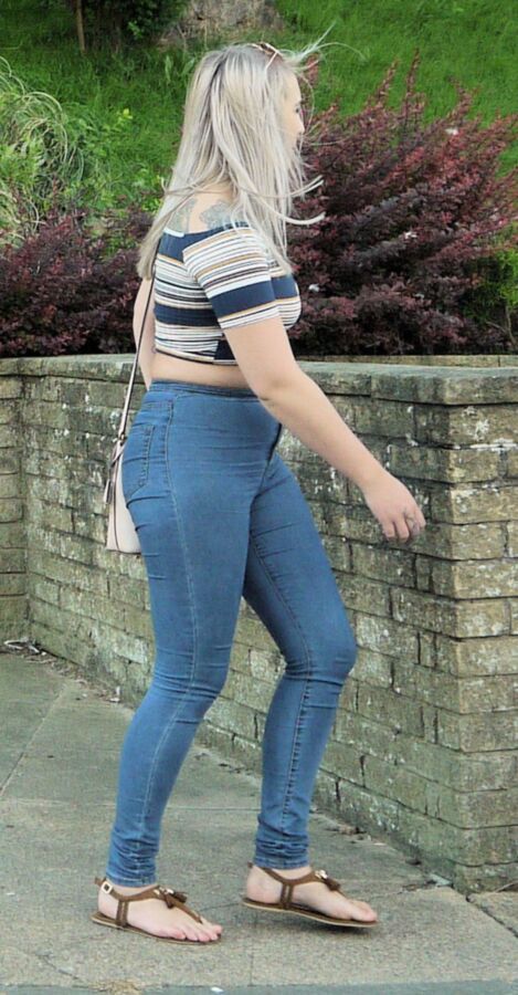 Free porn pics of Tight jeans and a curvy ass 4 of 22 pics