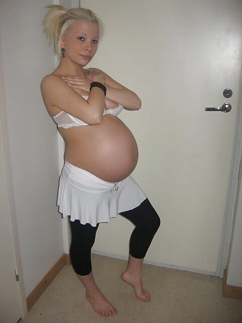 Free porn pics of Pregnant. 3 of 5 pics