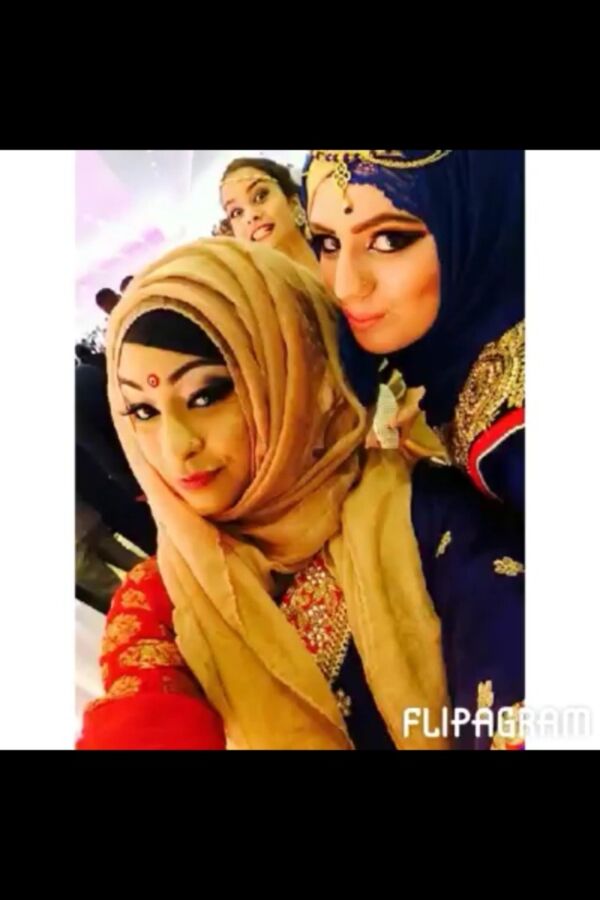 Free porn pics of Hijabi bengali muslim sisters nieces sluts 2 of 14 pics