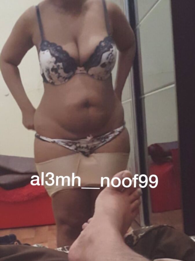 Free porn pics of saudi MILF 18 of 37 pics
