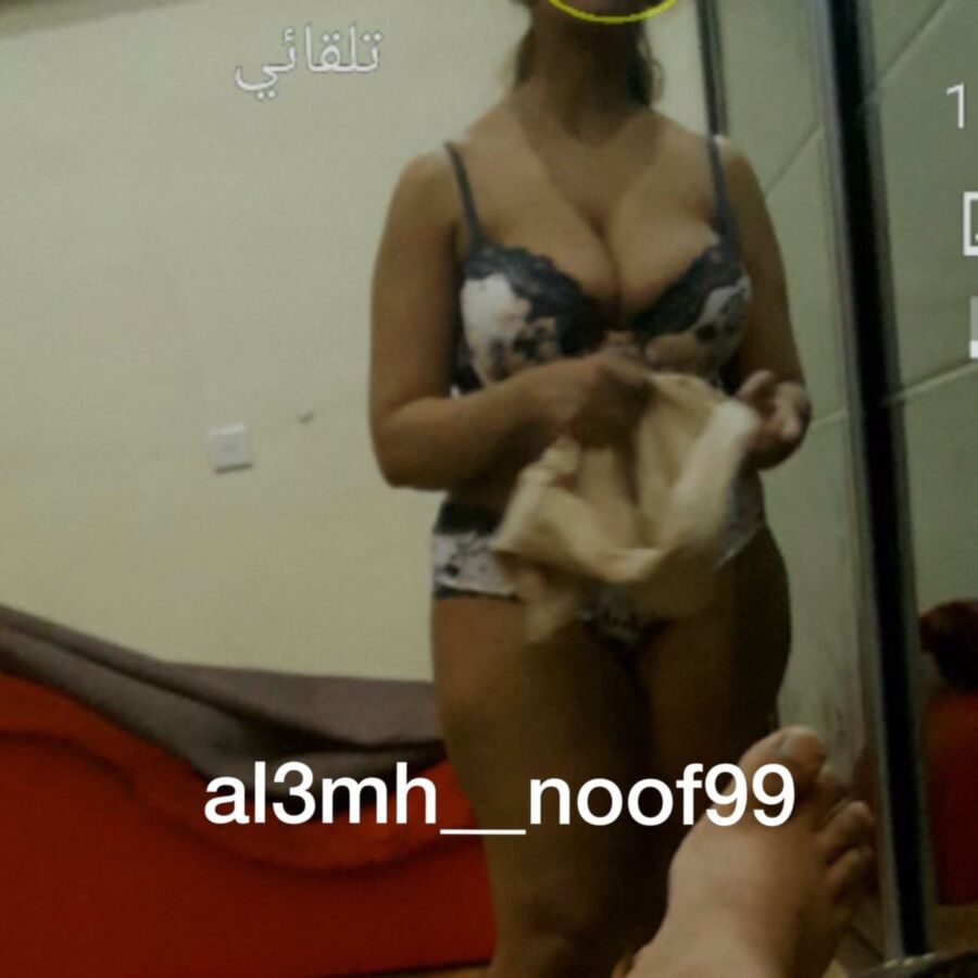 Free porn pics of saudi MILF 21 of 37 pics