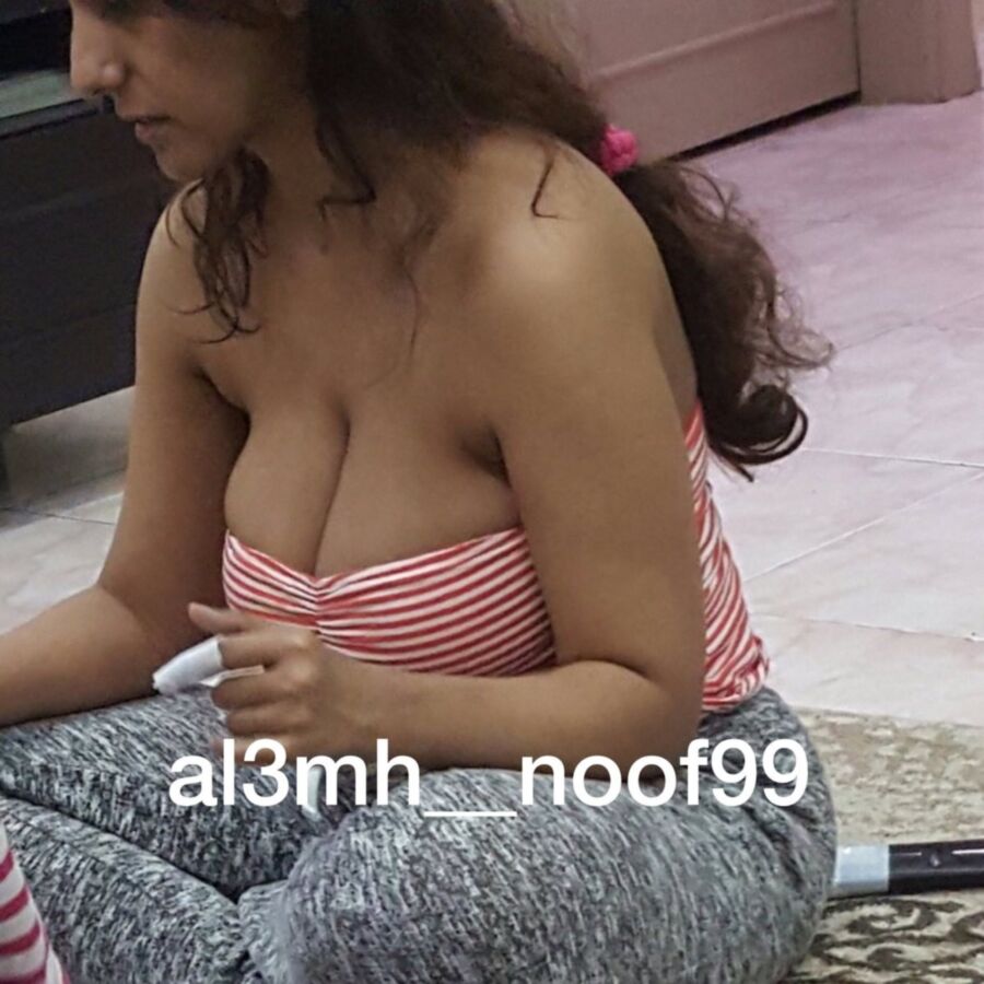 Free porn pics of saudi MILF 17 of 37 pics