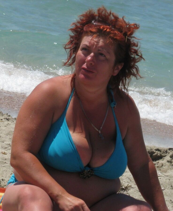 Free porn pics of Big Boobs Mom beach candid 17 of 17 pics