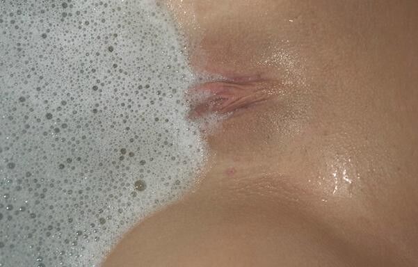 Free porn pics of assorted babes having sudsy bath time fun 17 of 52 pics