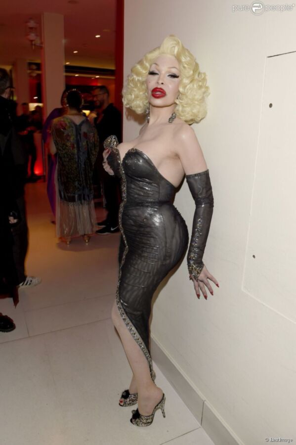 Free porn pics of Amanda Lepore (Furs, Gloves, Tits, Lips) 16 of 461 pics