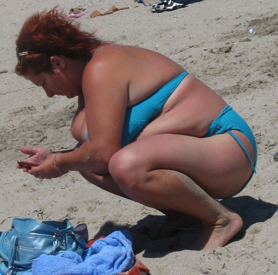 Free porn pics of Big Boobs Mom beach candid 5 of 17 pics