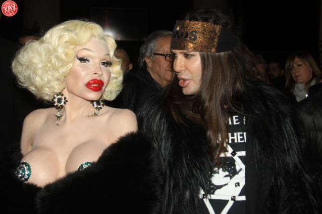 Free porn pics of Amanda Lepore (Furs, Gloves, Tits, Lips) 7 of 461 pics