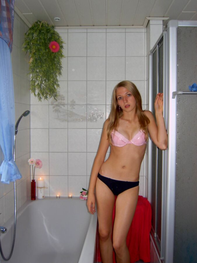 Free porn pics of Nude Amateur Homemade Teens 24 of 55 pics