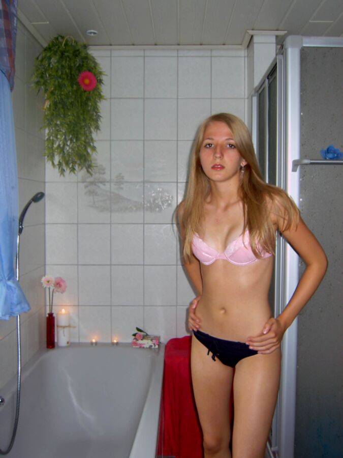 Free porn pics of Nude Amateur Homemade Teens 6 of 55 pics