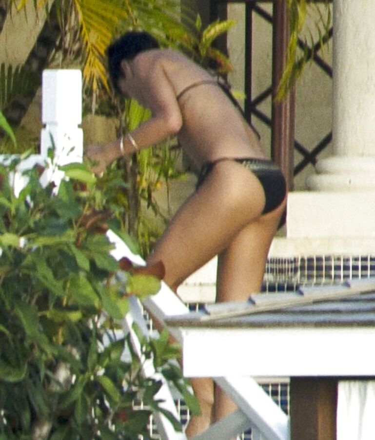 Free porn pics of my favorable singer Rihanna her smoking fetish pics having cigar 8 of 63 pics