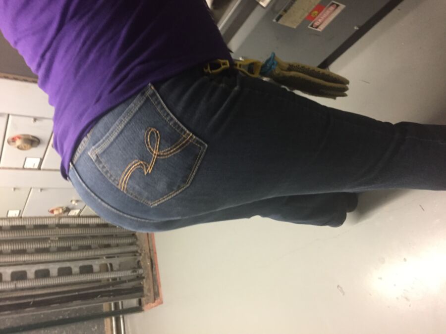 Free porn pics of Bbw ass in jean @ work 3 of 14 pics