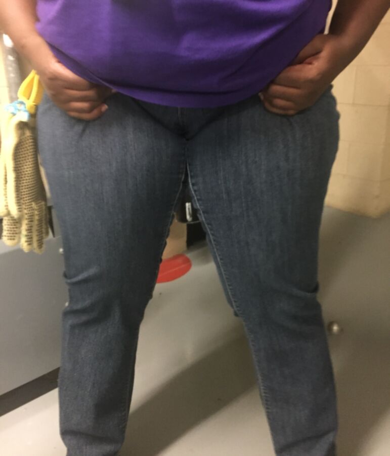 Free porn pics of Bbw ass in jean @ work 10 of 14 pics