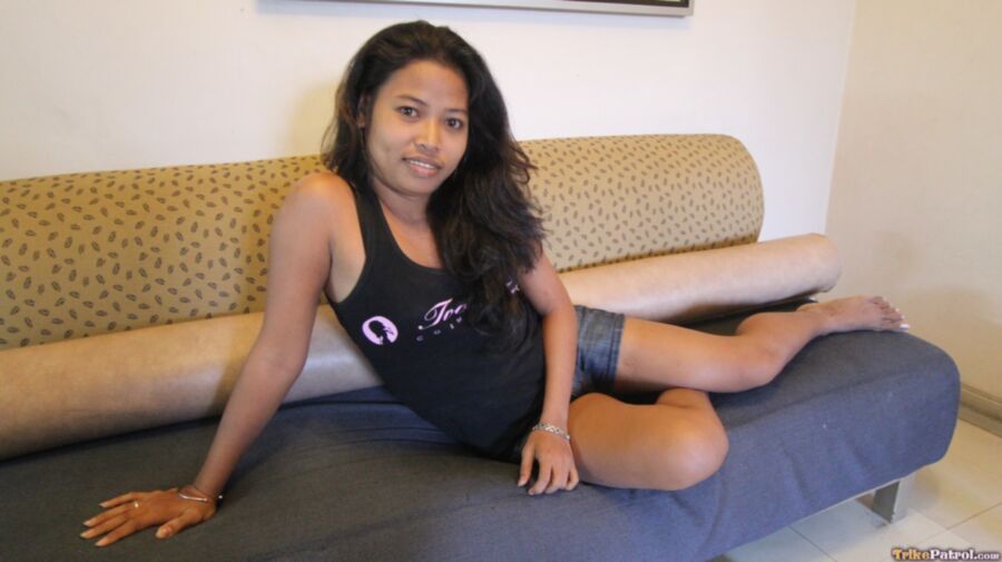 Free porn pics of Filipina Rose has a nice Bush 12 of 163 pics