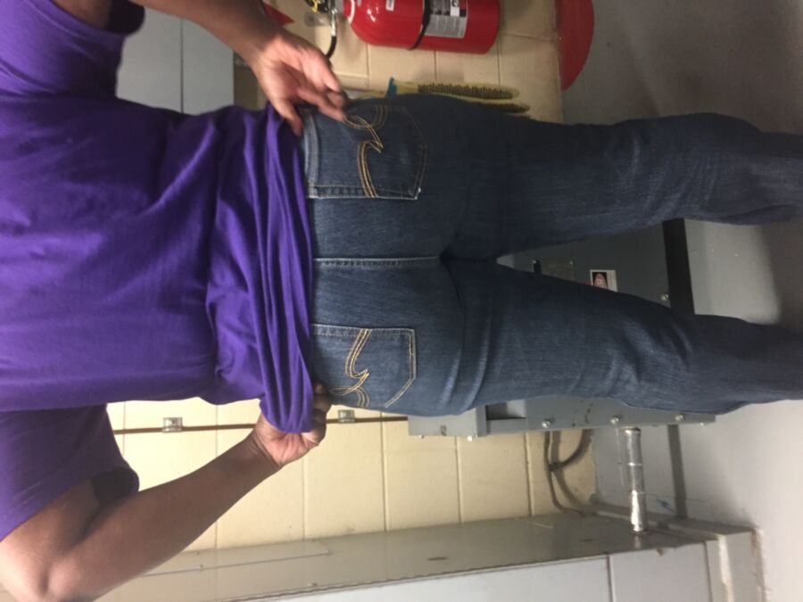 Free porn pics of Bbw ass in jean @ work 1 of 14 pics