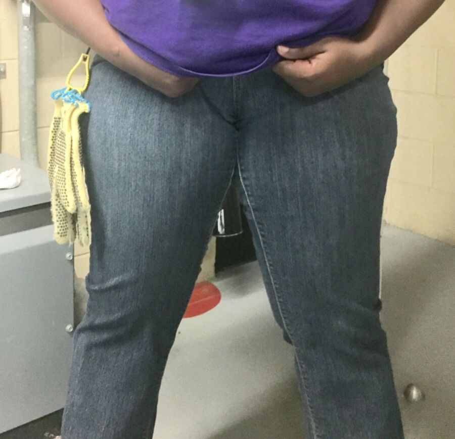 Free porn pics of Bbw ass in jean @ work 12 of 14 pics