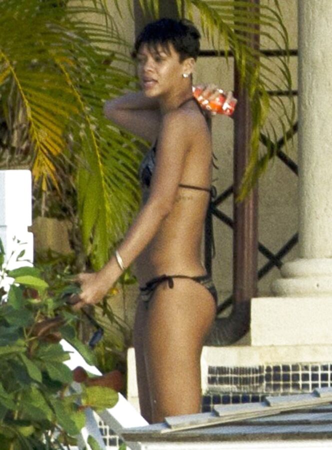 Free porn pics of my favorable singer Rihanna her smoking fetish pics having cigar 6 of 63 pics