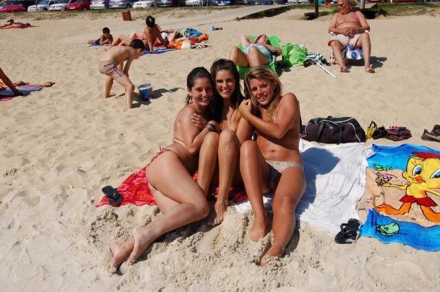 Free porn pics of Spanish beach 20 of 44 pics