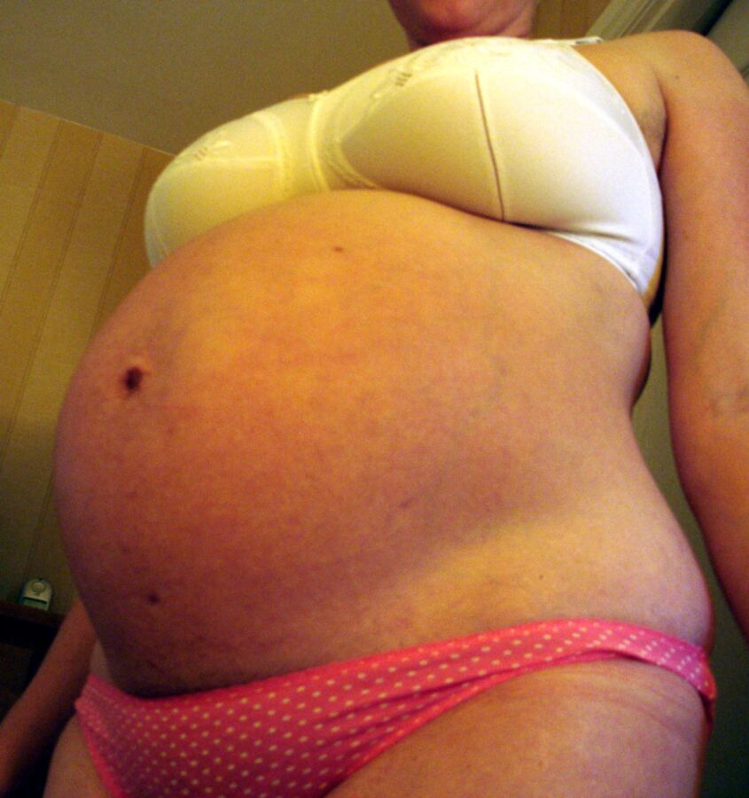 Free porn pics of Pregnant slut Beverly 5 of 18 pics