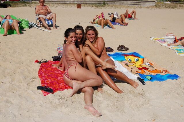 Free porn pics of Spanish beach 21 of 44 pics