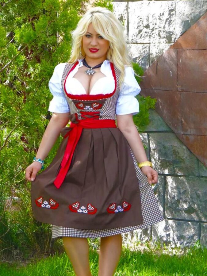 Free porn pics of Fesche Madln im Dirndl zum Fünfundreisigst`n 4 of 100 pics