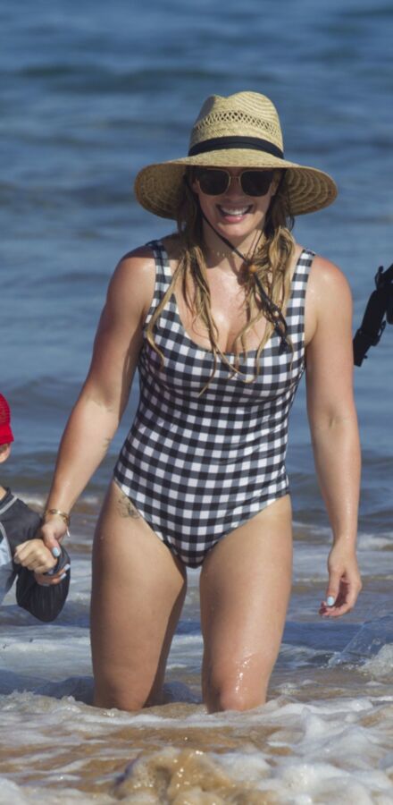 Free porn pics of Hilary Duff Thicc Milf 1 of 3 pics