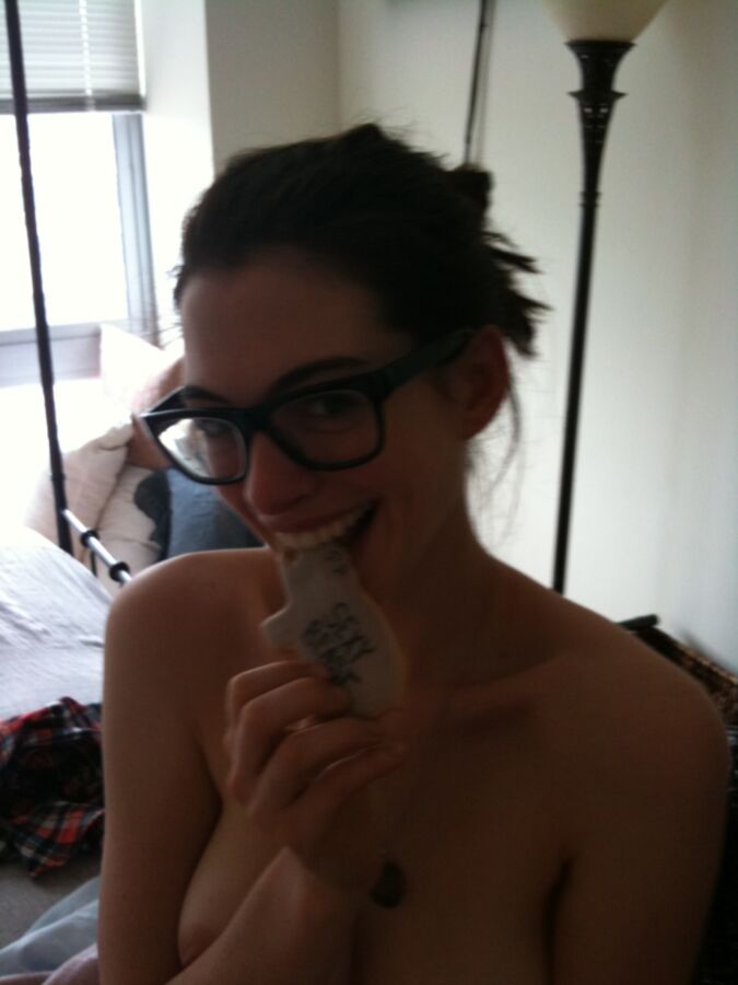 Free porn pics of Anne Hathaway - Leaked 11 of 17 pics
