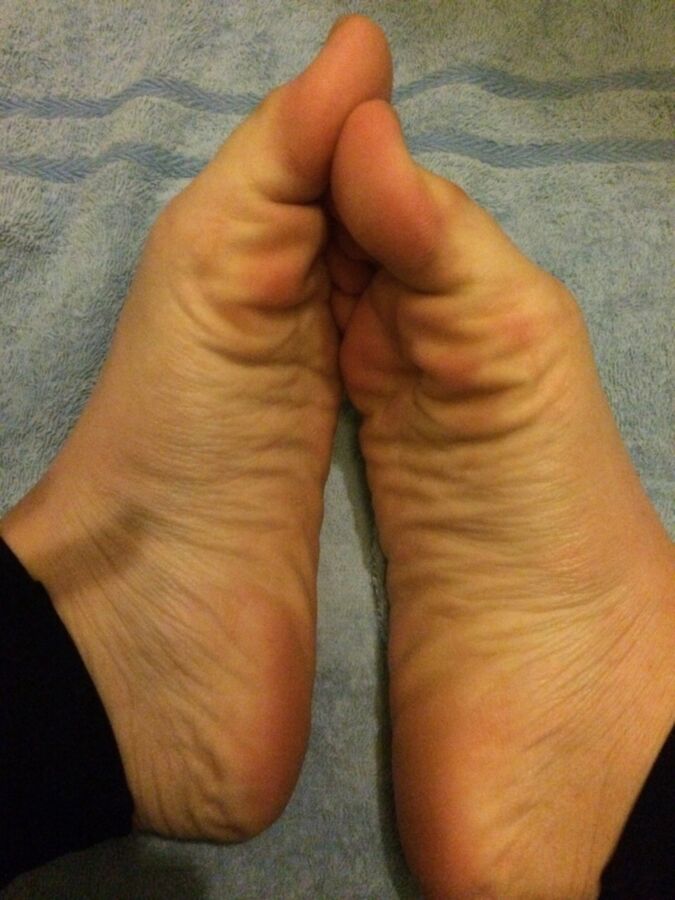 Free porn pics of Male amater soles 4 of 46 pics