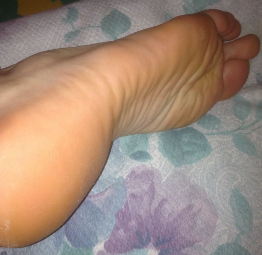 Free porn pics of Male amater soles 6 of 46 pics