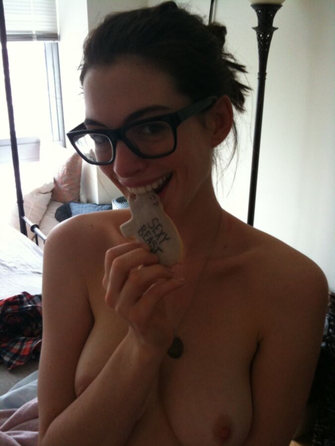 Free porn pics of Anne Hathaway Leaked pics 1 of 10 pics