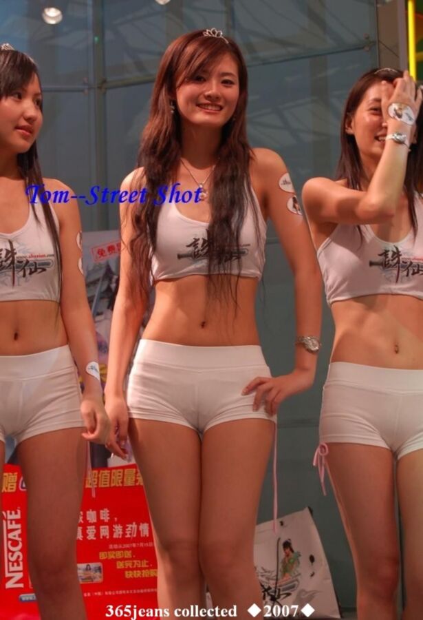 Free porn pics of Sexy Asian shorts cameltoe 13 of 40 pics