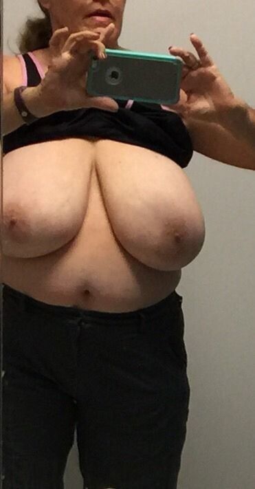 Free porn pics of Old slapper with amazing boobs 5 of 21 pics