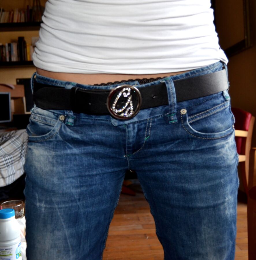 Free porn pics of Skinny girls in jeans crotch watch 3 of 40 pics