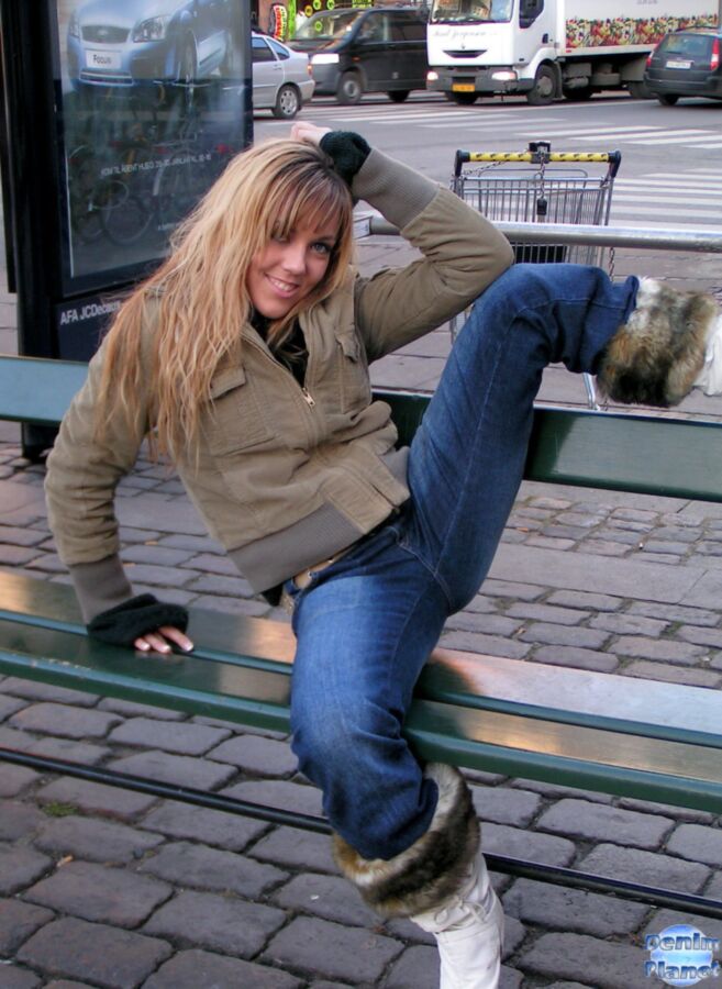 Free porn pics of Jeans girls with legs spread 17 of 40 pics