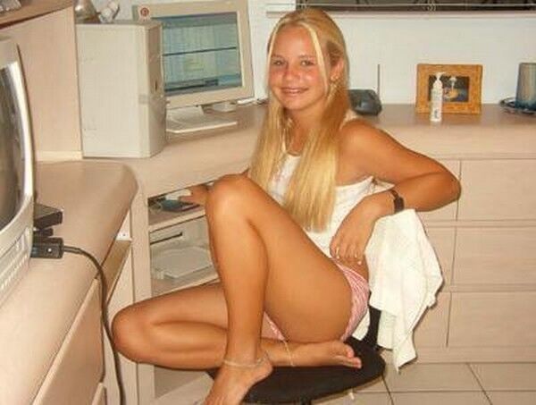 Free porn pics of She Got Legs and She Knows How to Use Them 17 of 24 pics