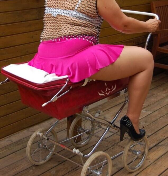 Free porn pics of stroller and big butt 13 of 13 pics