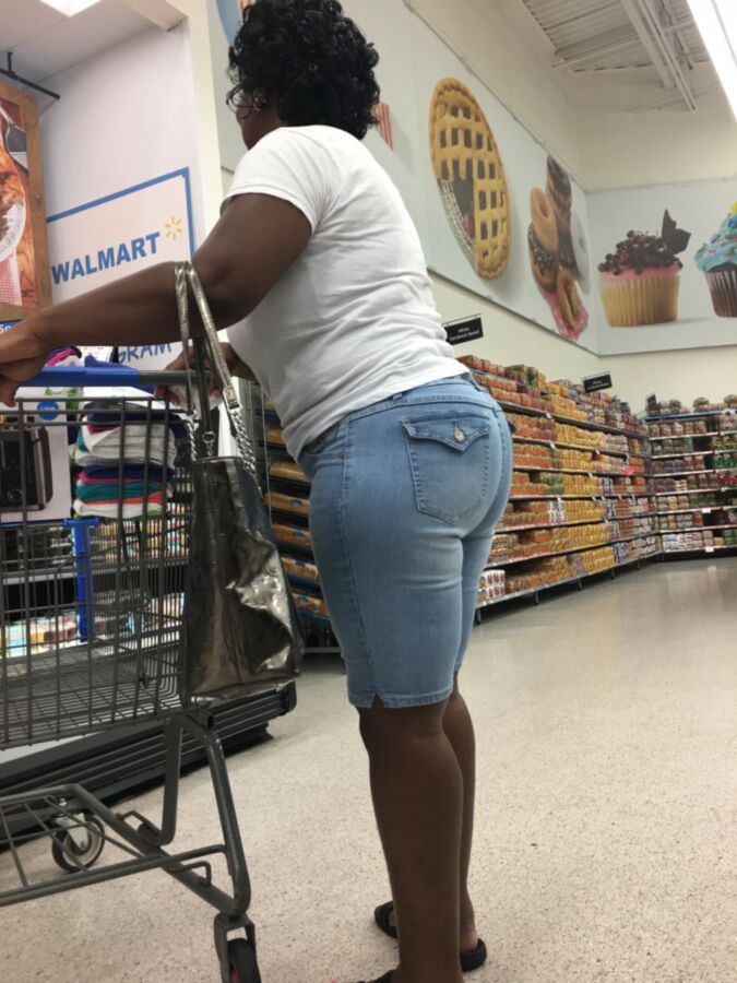 Free porn pics of Store Candids of big booty ebony GRANNY 5 of 16 pics